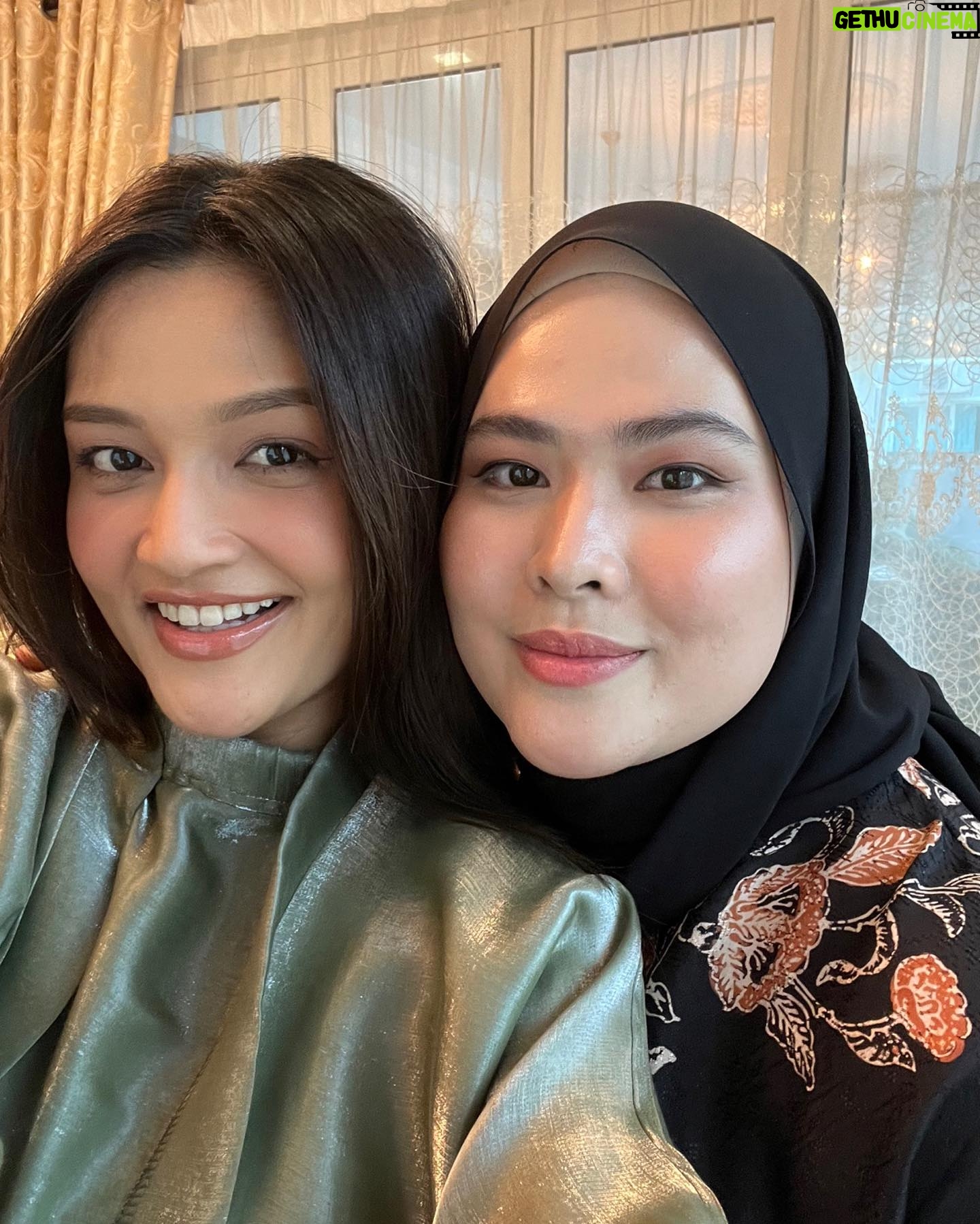 Puteri Aishah - 80.9K Likes - Cannot go out so ambik gambar dlm rumah je lah. Selamat Hari Raya Aidilfitri guys 🌙✨