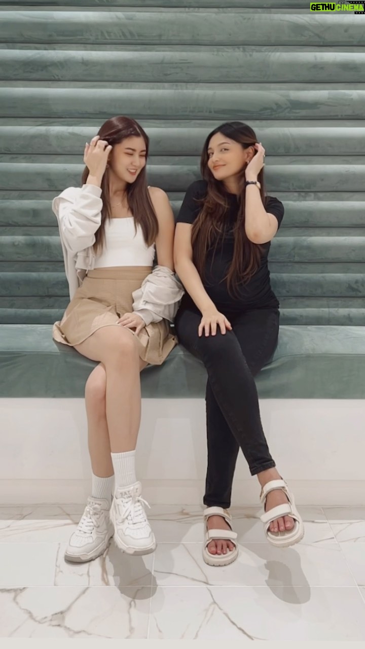 Puteri Aishah Instagram - Filipino dance trend with my sis @elizabethtan 🤎✨ Miss ya! 😘
