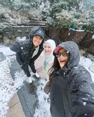 Puteri Aishah Instagram - Last holiday for this year. Lepas ni kena tunggu baby besar sikit baru boleh jalan2. Kan @firdaussulaiman_ ? 😆