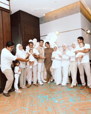 Puteri Aishah Instagram - gender reveal #babyPF 🩵