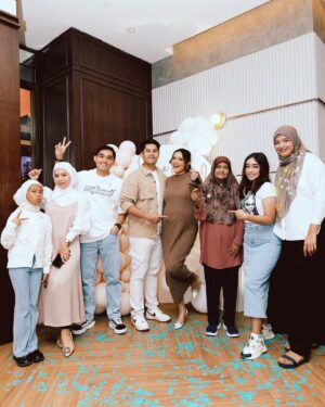 Puteri Aishah Instagram - gender reveal #babyPF 🩵