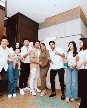 Puteri Aishah Instagram - gender reveal #babyPF 🩵