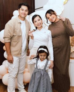 Puteri Aishah Instagram - gender reveal #babyPF 🩵