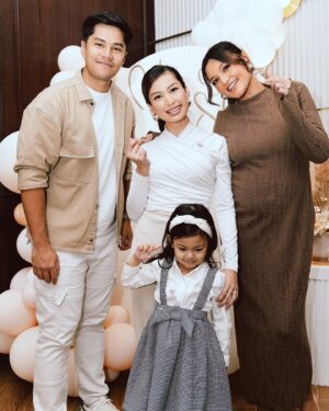 Puteri Aishah Instagram - gender reveal #babyPF 🩵