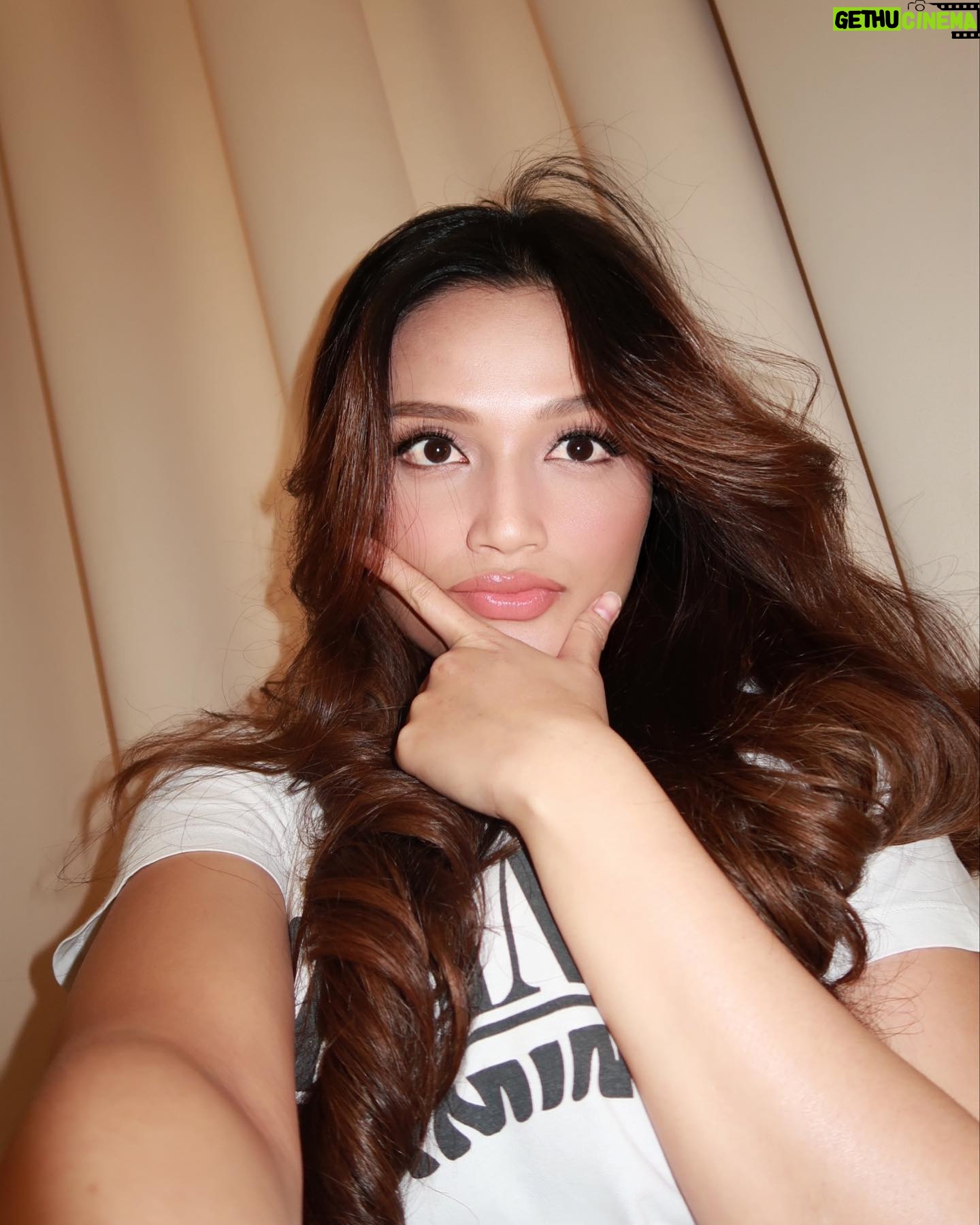 Puteri Aishah Instagram - main makeup2 kat rumah 💄