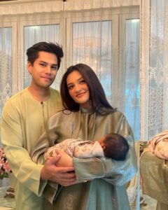 Puteri Aishah Instagram - Cannot go out so ambik gambar dlm rumah je lah. Selamat Hari Raya Aidilfitri guys 🌙✨