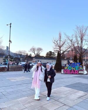 Puteri Aishah Instagram - Last holiday for this year. Lepas ni kena tunggu baby besar sikit baru boleh jalan2. Kan @firdaussulaiman_ ? 😆