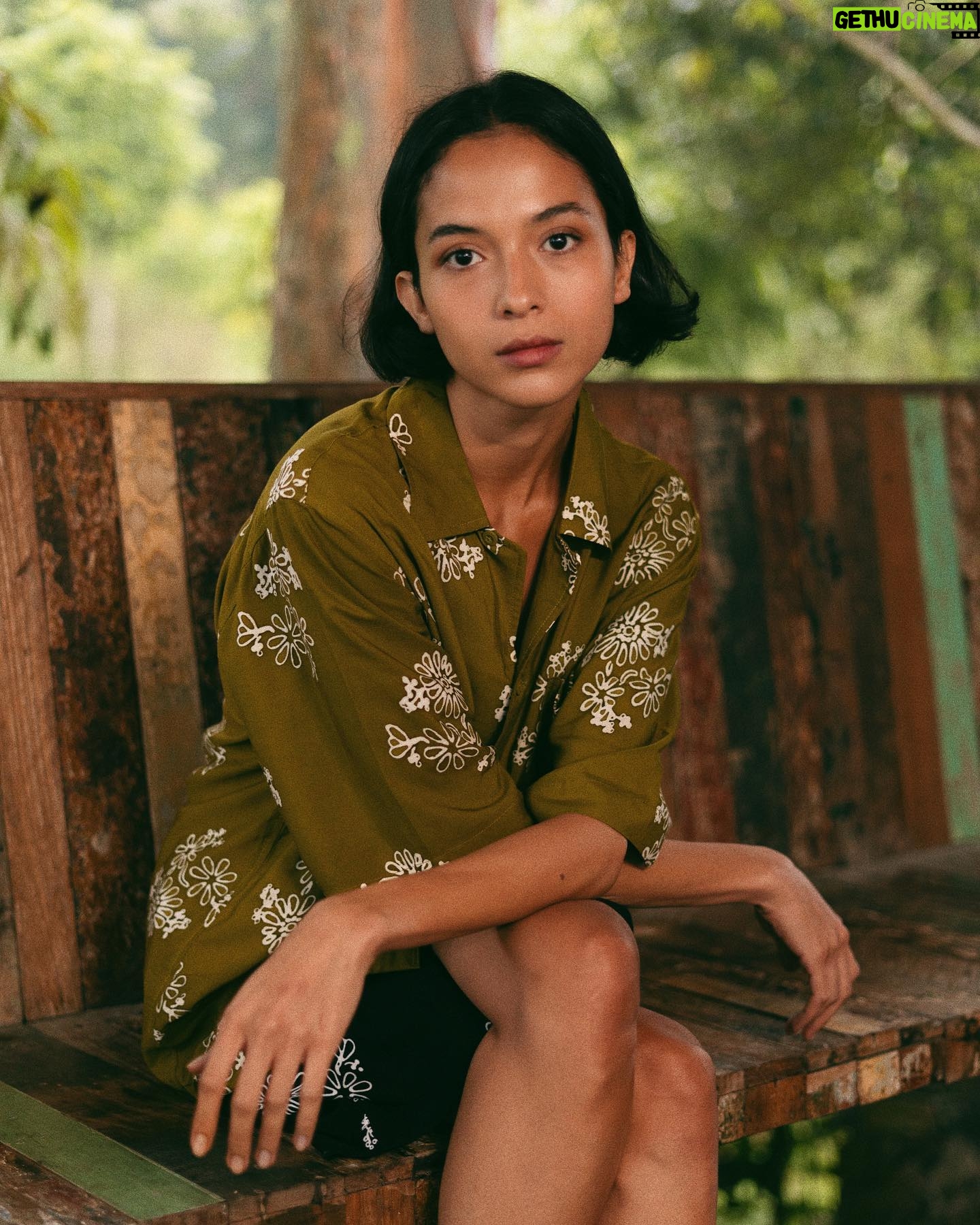 Putri Marino Instagram - 🍂 @damakara.official Photo @denaldiakhmadi_