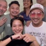 Putri Marino Instagram - POV : nyobain props syuting film baru 😌 @lablabalaba @yoga__prat @mahardikayusuf @lukmansrd @ozie_zie @netflixid
