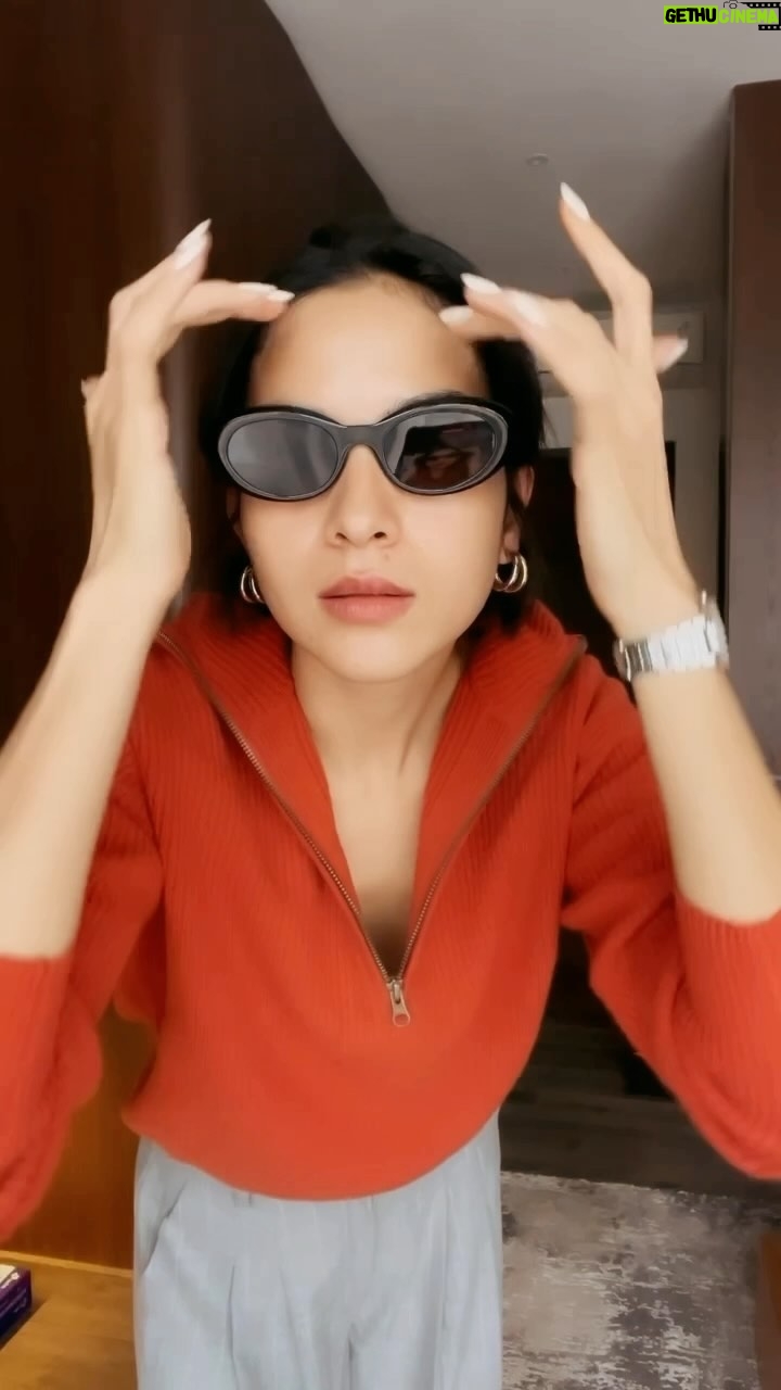 Putri Marino Instagram - Jadi gini kalau aku pakai parfum😌🧡 hujan parfum @id.oriflame
