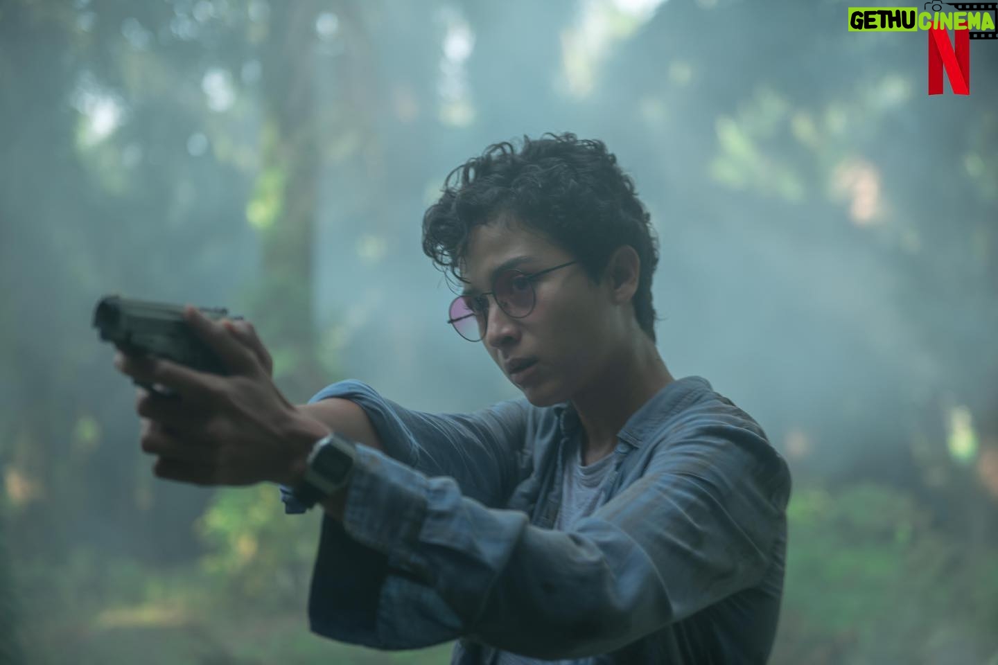 Putri Marino Instagram - Ditunggu. @lablabalaba @dmeiske2 @al_zaidy @palarifilms @netflixid
