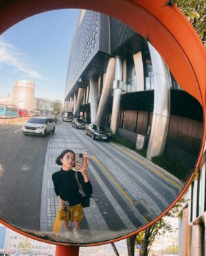 Putri Marino Instagram - Terlalu banyak kaca bertebaran di seoul.