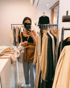 Putri Marino Instagram - Terlalu banyak kaca bertebaran di seoul.