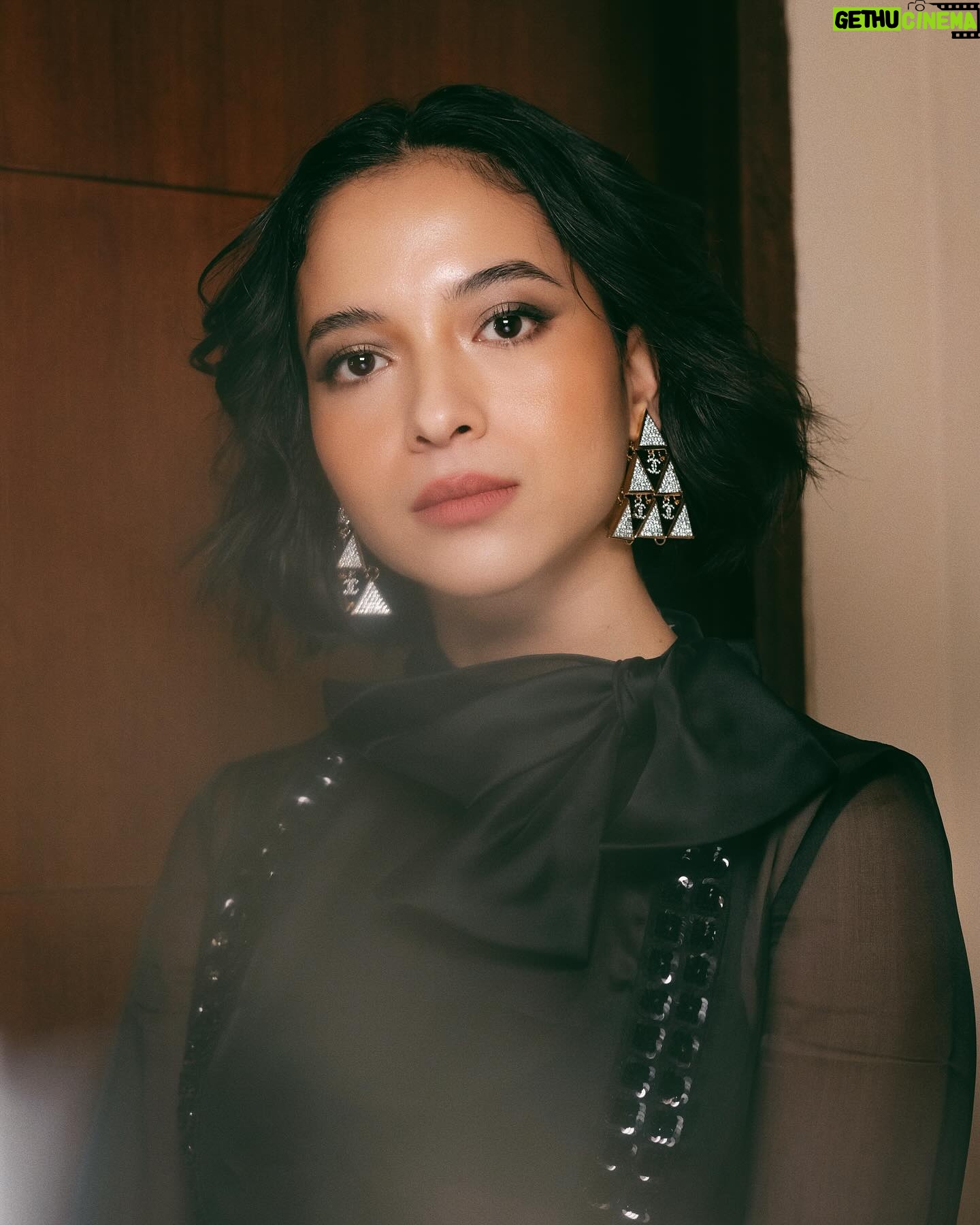 Putri Marino Instagram - 🧡🧡🧡 Styled by @hagaipakan @chanelofficial @time.international Make up @editwithmakeup Hair @krisna_endi Photo @yestianovira