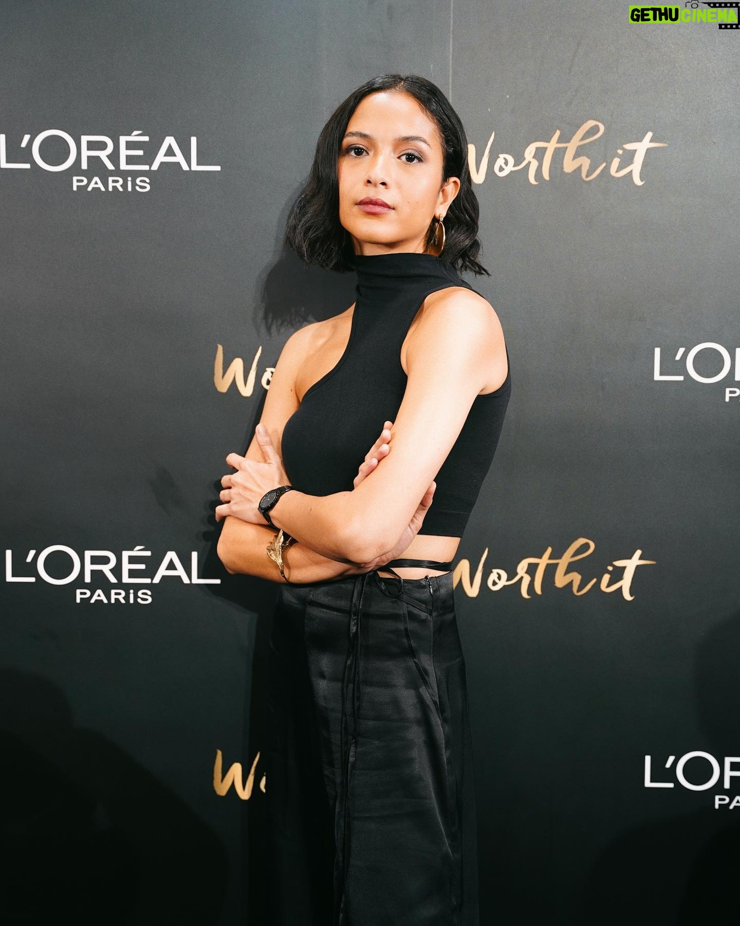 Putri Marino Instagram - Sore tadi… 💜 @lorealindonesia @lorealparis 💜 Didandani @hagaipakan Make up @editwithmakeup Hair @krisna_endi Photo @yestianovira