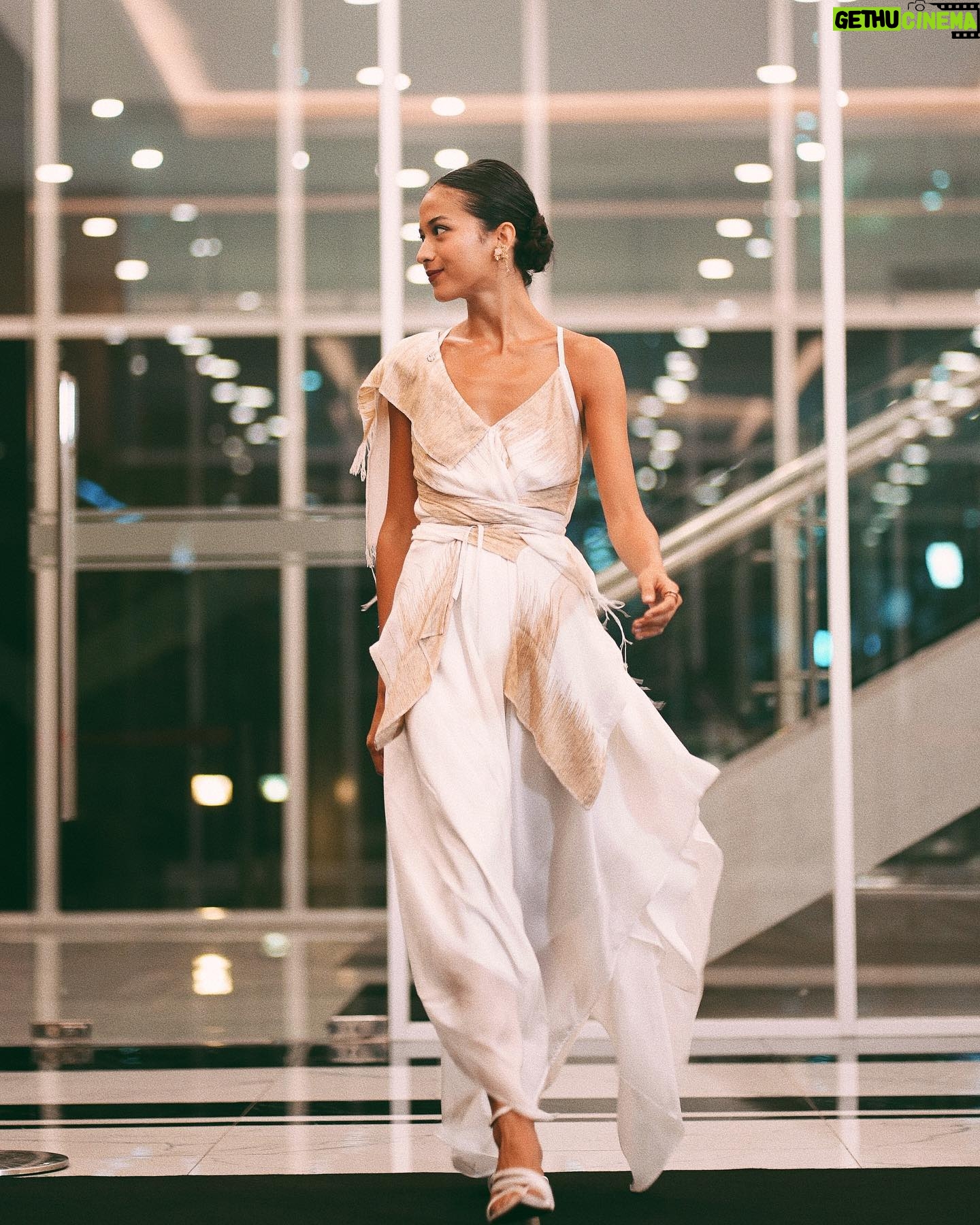 Putri Marino Instagram - Mas lulu @lululutfilabibi terima kasih sudah menemani malam kemarin lewat dress apik ini ๐งก๐ Photo @yestianovira