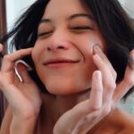 Putri Marino Instagram - Do you need a quick beauty boost? Get glowing in just 30 seconds with L’Oreal Paris Glycolic Bright Toner. After just one layer, my skin feels smooth and clean—like I just stepped out of a shower! #GlycoSwipeToGlow