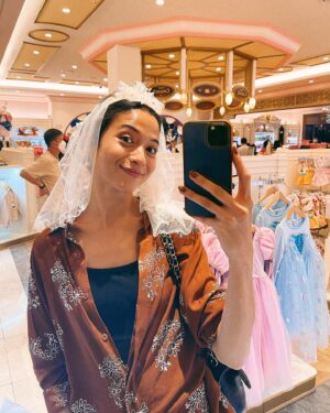 Putri Marino Instagram - Terlalu banyak kaca bertebaran di seoul.