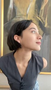Putri Marino Instagram - Reminder tiap pagi : lupa alis-an boleh, lupa skincare-an dan suncreen-an jangan😌 Kecintaan aku buat skincare tiap pagi sudah pasti rangkaian Glycolic Acid….dimulai dari Peeling toner, serum, Power Trio dan ditutup dengan Glycolic Moisturizer. @lorealparis luphhh🧡 #skin #treatmentmencerahkandirumah #glycodailytreatment #glycoliacid #klinikkecantikan #serummencerahkan