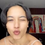 Putri Marino Instagram - aku suka, aku cinta, aku sayang….sama dia…. UV sun repair invisible serum i love you lah! @lorealparis 😌😎 #Skin #Sunscreen #SunscreenViral #SuperSunscreen