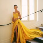Putri Marino Instagram - Jatuh cinta dengan karyamu @hiantjen 🧡 @lorealparis Fashion stylist @yoland_handoko Make up @vagueskin Jewellery @tuloladesigns Photo @yestianovira #Lorealpariscannesid #walkyourworth