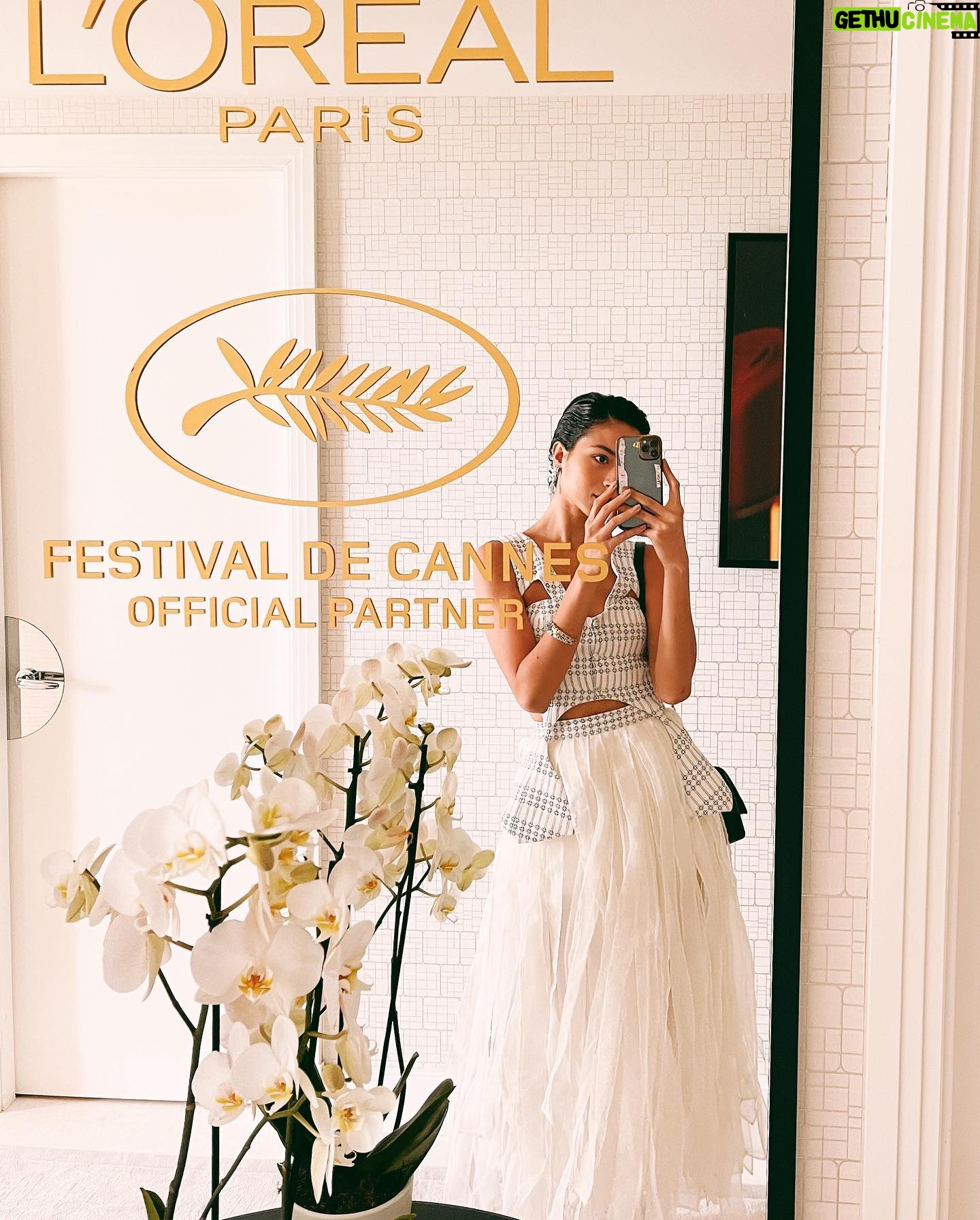 Putri Marino Instagram - Kegiatan sampingan di cannes : selfie di kaca.