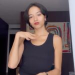 Putri Marino Instagram - Dilema hampir semua perempuan tiap hari : milih warna lipstick. ujung-ujungnya ombre 😌 @lorealparis