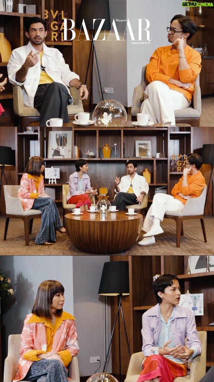 Putri Marino Instagram - Akting @putrimarino dan @officialpilarez sebagai pelaku seni peran dapat Anda lihat di mana-mana. Tetapi jarang tentang perjalanan di baliknya. Bersama @davehendrik dan @stefanietefi , keempatnya bercerita tentang penyemangat abadi hingga hal ekstrem seputar karier. Layaknya nilai unik yang tertanam di setiap koleksi @bulgari . Tonton video Roundtable Discussion ini di YouTube Harper’s Bazaaar Indonesia. Produced by Harper’s Bazaar Indonesia Videografer: @karelkaw @iman.syayogya @_putrihanifa_ @ummishalihat Video Editor: @farhanraf Digital Team: @sadini @jmhaslim @ericarifianda Fashion Stylist: @michelleothman Jewelries & Watches: @bulgari B.zero1 Collection Wardrobe: @nanushka @tibi @missoni - all available at @jade_jakarta (on Putri); @lanvin @tanah.lesae (on Reza); @lanvin (on Dave); @nanushka, @missoni - all available at @jade_jakarta (on Stefanie) Makeup & Hair: @makeup.aktris (for Reza) Makeup: @editprasojo (for Putri) Hair: @krisna_endi (for Putri) Special thanks OnFive at @grandhyattjakarta #Bulgari #BulgariJewelry #Serpenti75 #PutriMarino #RezaRahadian#BazaarLovesFashion #RTD #RoundtableDiscussion