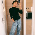 Putri Marino Instagram – Kegiatan sampingan di cannes : selfie di kaca.
