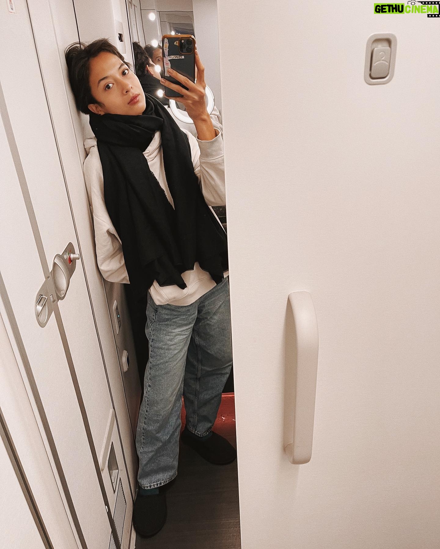 Putri Marino Instagram - Kegiatan sampingan di cannes : selfie di kaca.
