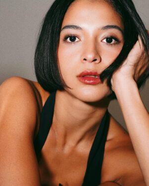 Putri Marino Instagram - Masih belum bisa move on sama look photoshoot kemarin pakai produknya @lorealparis 💜

#worthformyface #lorealparismakeupid #worthit