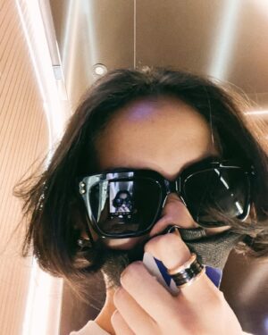 Putri Marino Instagram - Terima kasih kaca mata nya @optikseis 😎
Diphotoin @xrifaldi