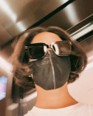Putri Marino Instagram - Terima kasih kaca mata nya @optikseis 😎
Diphotoin @xrifaldi