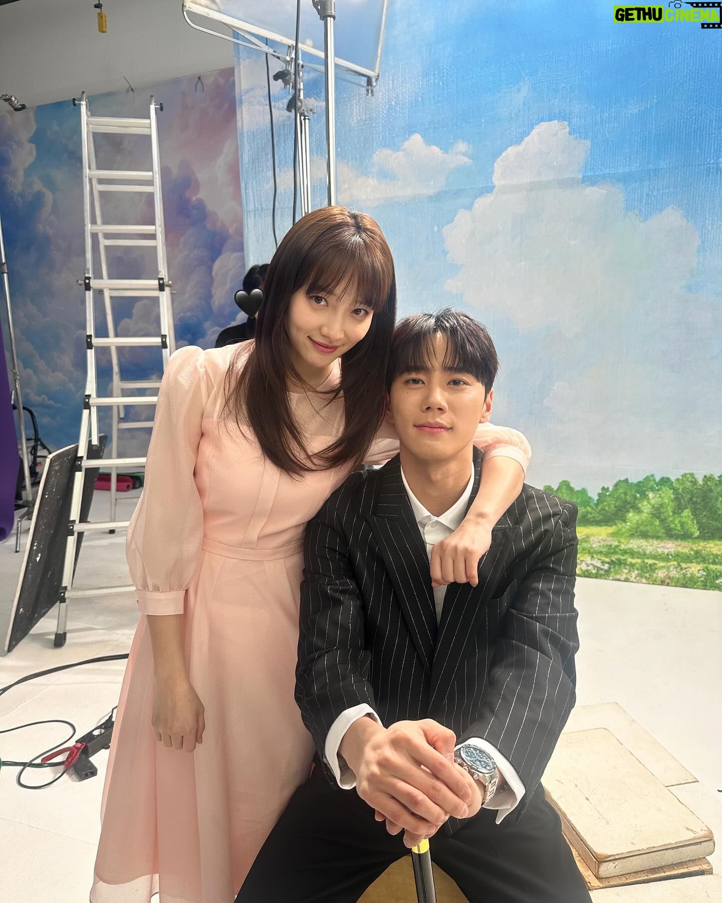 Pyo Ye-jin Instagram - 재리미 어서와🦄 #나는대놓고신데렐라를꿈꾼다