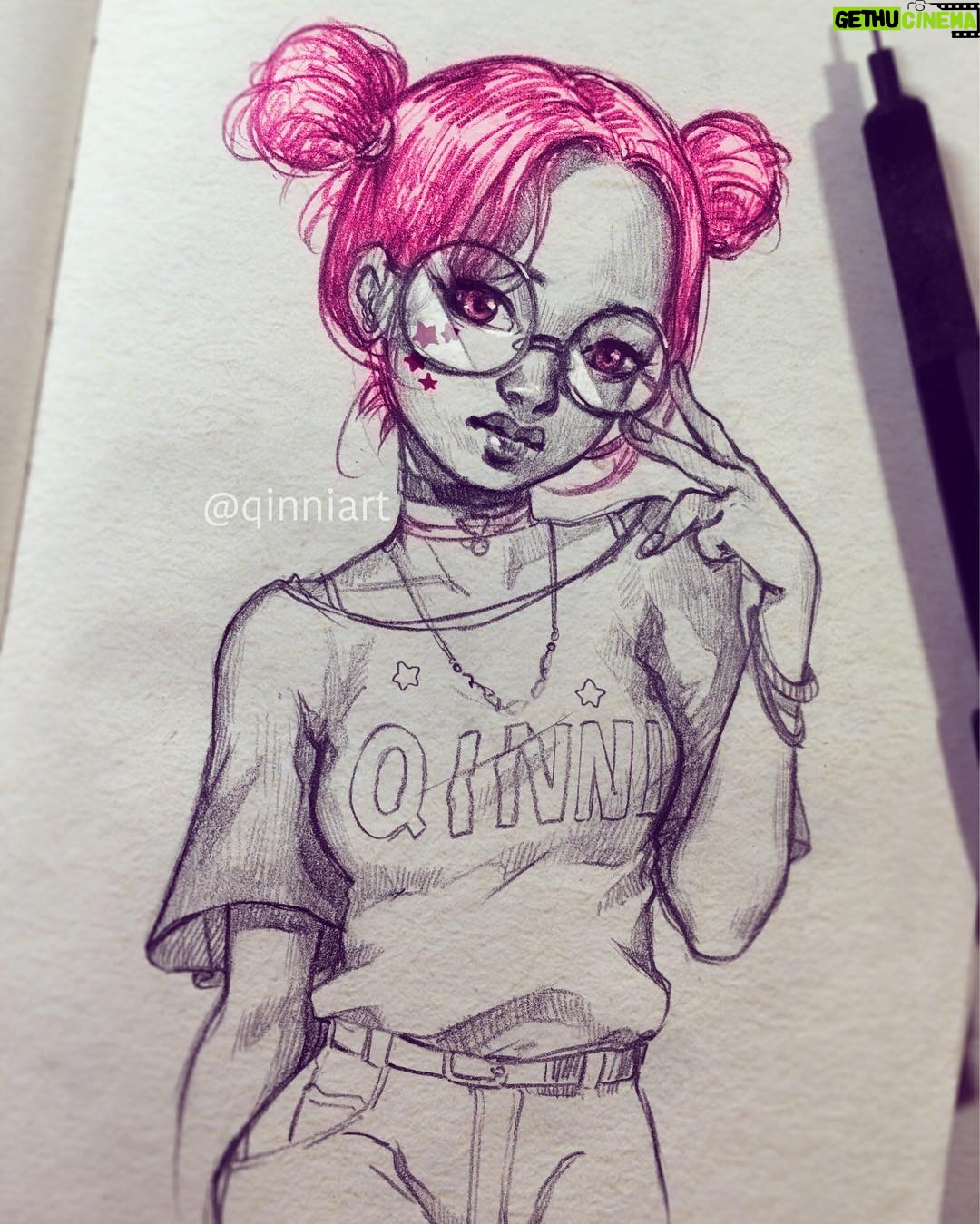 Qing Han Instagram - 👓💄 • Wish I could colour my hair often into different colours 😆~ but my super thin hair would probably just die. Thank you guys for 900k! I forgot to say before but yea :D~ I'll do a #sketchme event soon, hopefully 😊~ Should I do it before the holidays or after?