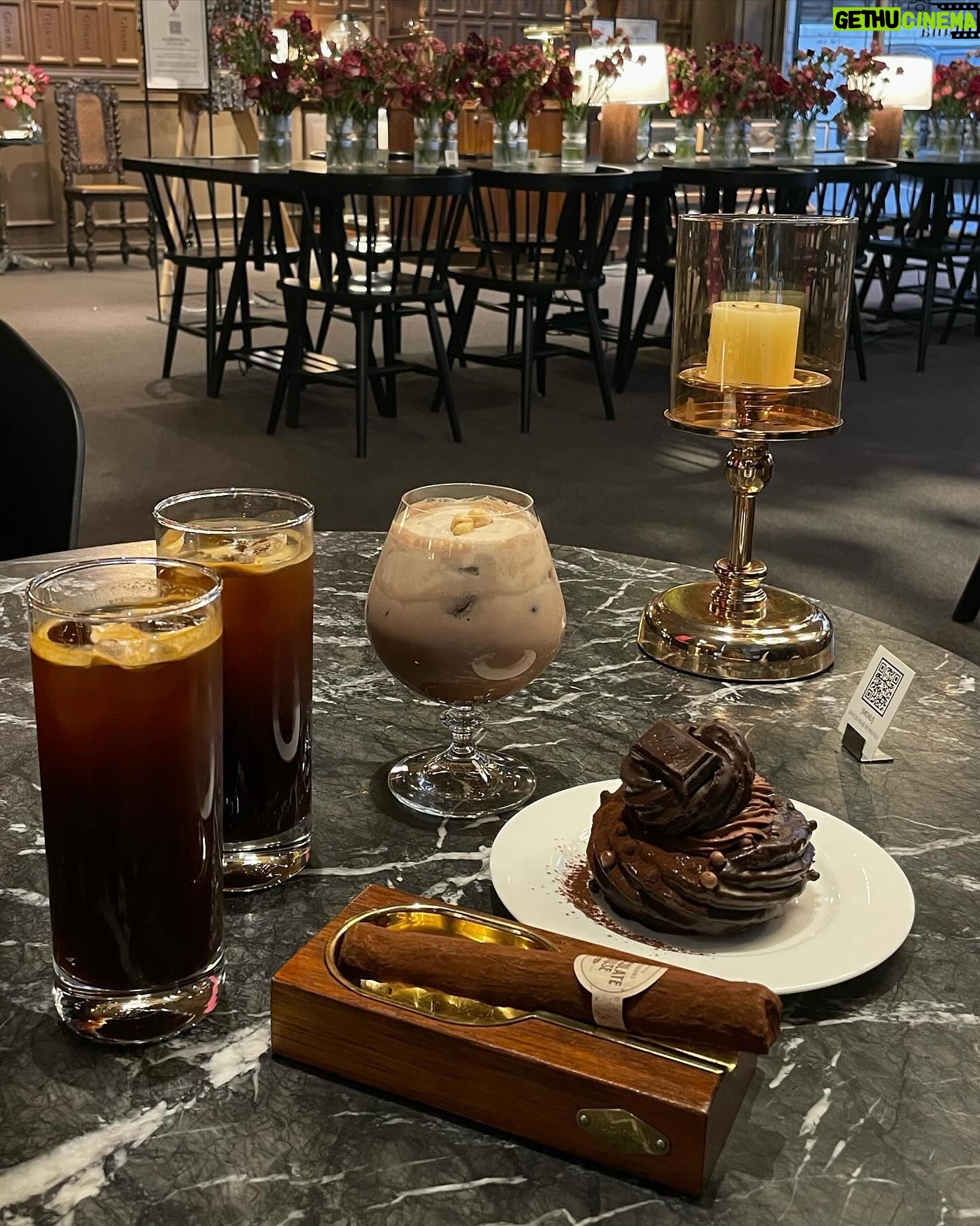 Qri - 3 Likes - Ghana Chocolate House🍫。·͜·。
당 땡기는 그런 날, 시가봉봉 whiskey flavour
