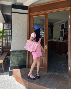 Qri Instagram - 𝙿𝚒𝚗𝚔 👛