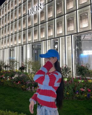 Qri Instagram - 스트링 백팩의 장점은 수납력이 좋다는 것이죠
바람막이 하나쯤은 여유 있게 넣어 다닐 수 있는 예쁜 보부상
@zeroplanet_kr ✦‧₊˚🖊️🎒

#제로플래닛 #zeroplanet #스트링 #데일리가방
#백팩 #백팩추천 #디올성수 #모나미스토어