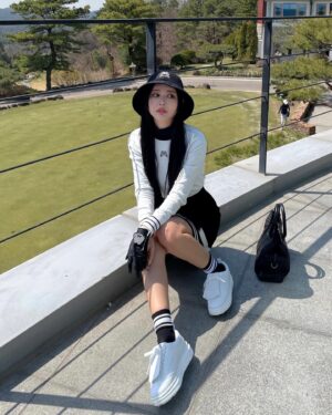 Qri Instagram - 큐리 pick! 블랙&화이트요🖤🤍