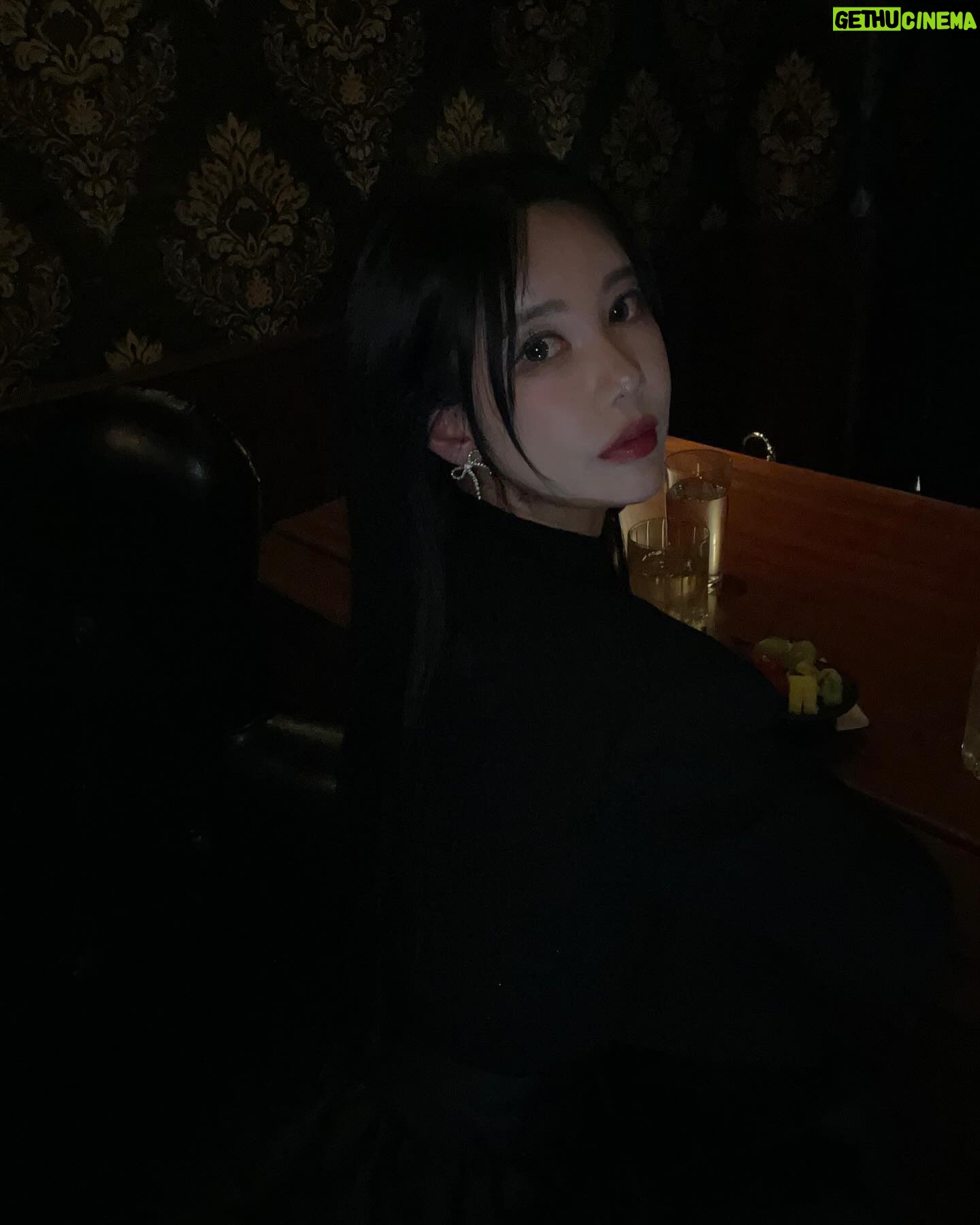 Qri Instagram - 마시고 마시고 마시고 마시고…🥃🥂♾️ 칭구들이랑 자주 가는 청담 몰트ᴮᴬᴿ