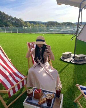 Qri Instagram - 𝚜𝚠𝚎𝚎𝚝 𝚍𝚊𝚢 🍓☁️🍃🛖