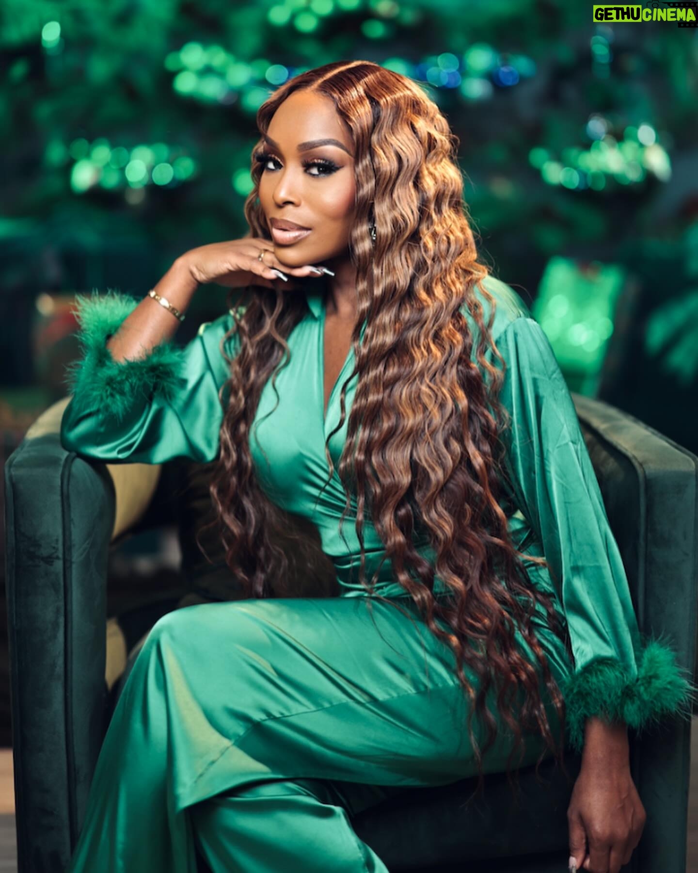 Quad Webb Instagram - Tis the season filled with sparkling warm hearts celebrating the simple joys, and the grand occasions—holiday festivities have officially begun! 🎇✨ #HolidayMagic #FestiveFun #peaceandhappiness @sassbyquad