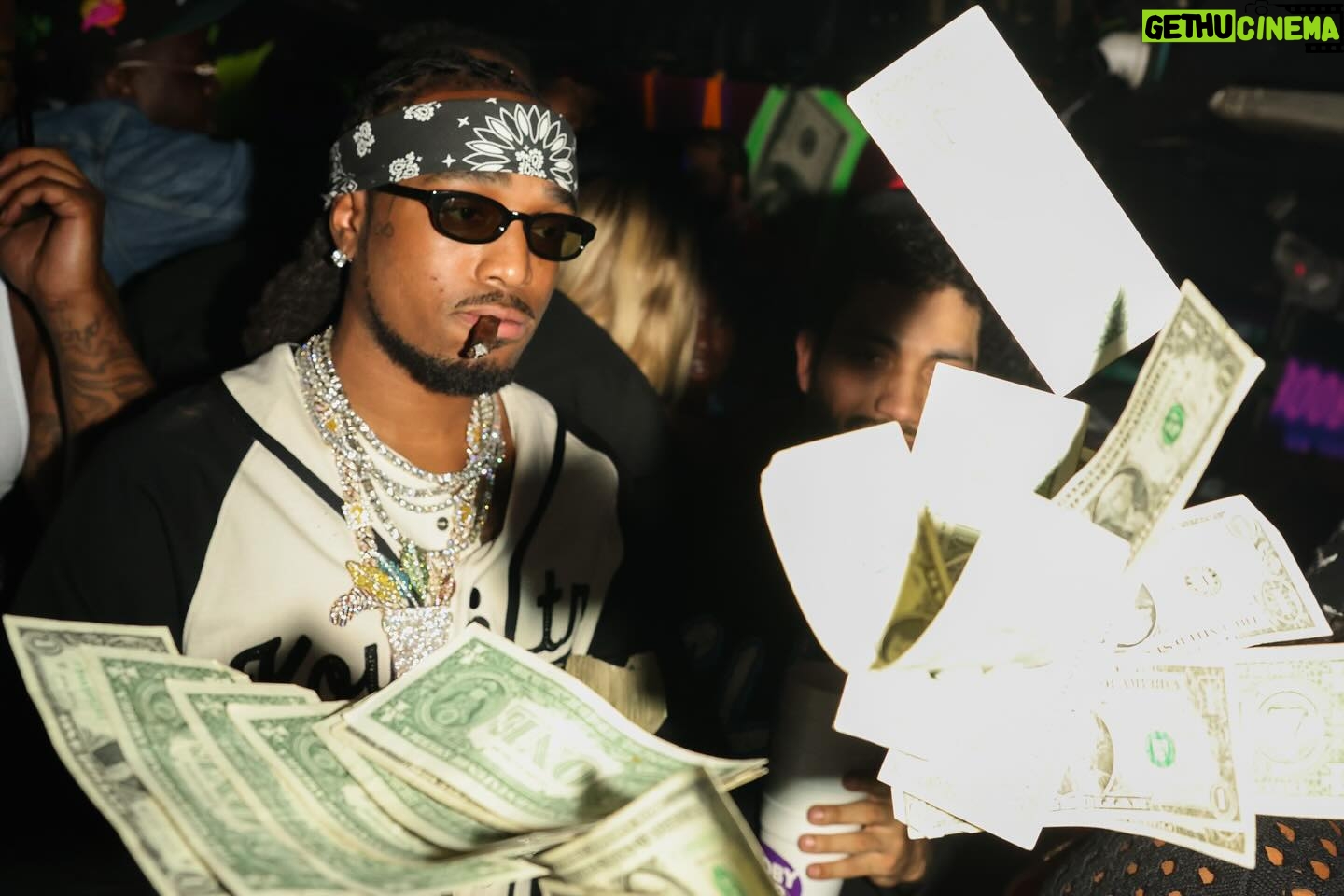 Quavo Instagram - Washin dat money clean can’t get dirt on my handz 🤲🏾
