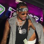 Quavo Instagram – Washin dat money clean can’t get dirt on my handz 🤲🏾