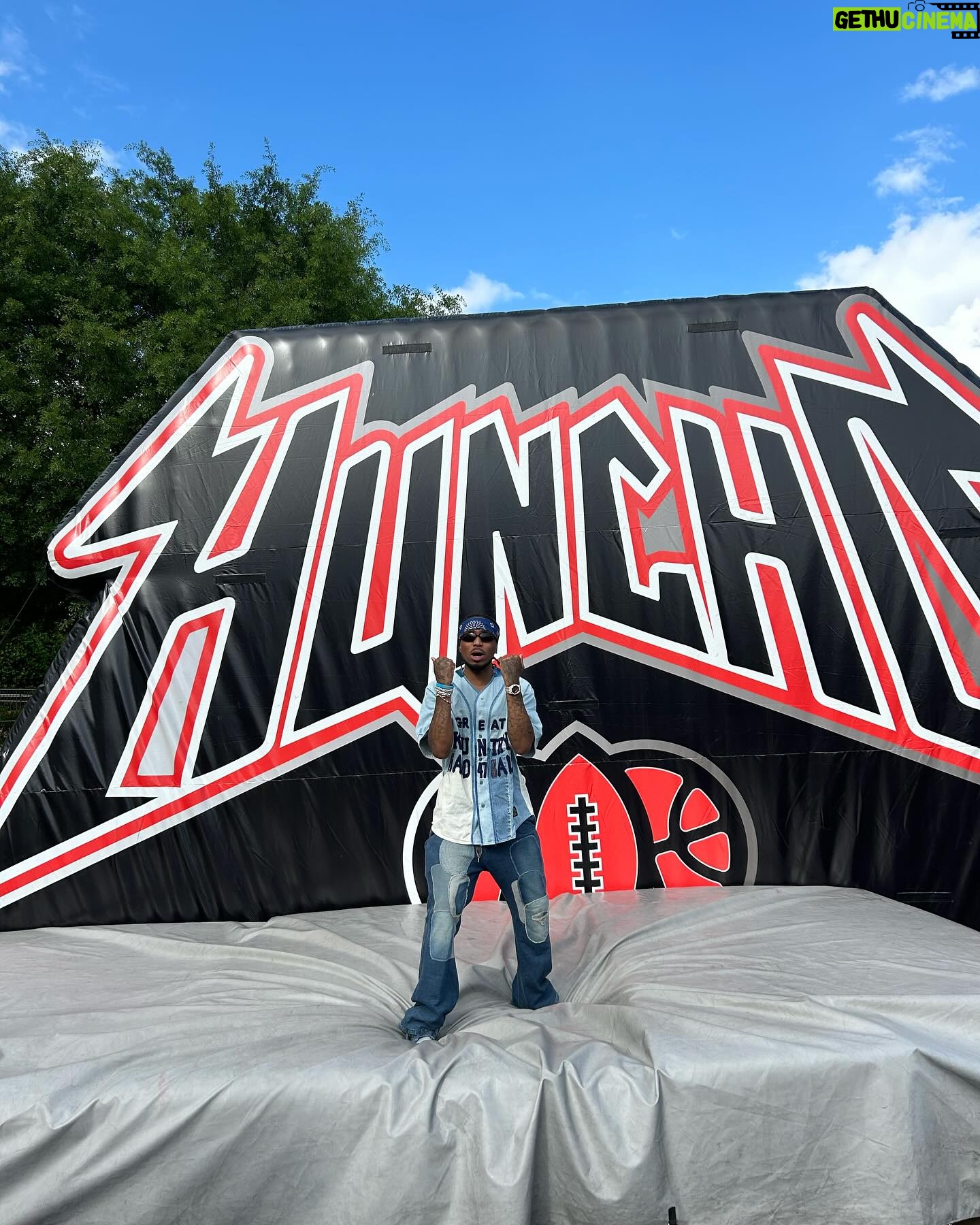 Quavo Instagram - Yr 7 in the books Huncho Day On The NAWF!!! Thanks to all artist, athletes teams & organizations for supporting #Hunchoday and making it bigger and better 🙏🏾🥹 Til Next year @legends @atlhawks @atlantafalcons @whitexcognac @offenderalumniassociation @livefreeusa @cjactionfund @h.o.p.e.hustlers @everytown @rocketfdn @besmartforkids @tender @headcountorg
