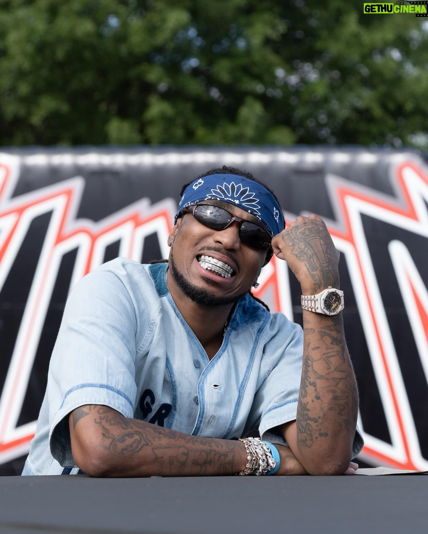 Quavo Instagram - Yr 7 in the books Huncho Day On The NAWF!!! Thanks to all artist, athletes teams & organizations for supporting #Hunchoday and making it bigger and better 🙏🏾🥹 Til Next year @legends @atlhawks @atlantafalcons @whitexcognac @offenderalumniassociation @livefreeusa @cjactionfund @h.o.p.e.hustlers @everytown @rocketfdn @besmartforkids @tender @headcountorg