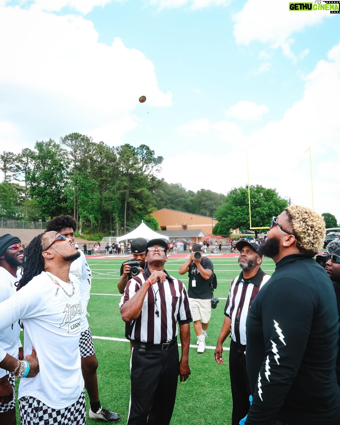 Quavo Instagram - Yr 7 in the books Huncho Day On The NAWF!!! Thanks to all artist, athletes teams & organizations for supporting #Hunchoday and making it bigger and better 🙏🏾🥹 Til Next year @legends @atlhawks @atlantafalcons @whitexcognac @offenderalumniassociation @livefreeusa @cjactionfund @h.o.p.e.hustlers @everytown @rocketfdn @besmartforkids @tender @headcountorg