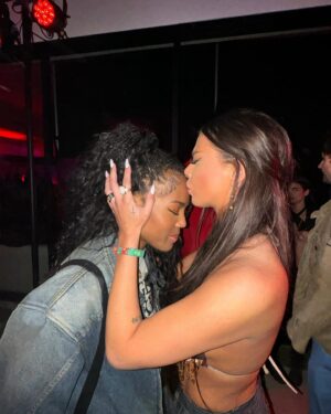 Quen Blackwell Instagram - COACHELLA WAS SO SICK THIS YEAR 
10/10 would recommend 

(I have enough pictures for another post should i do a pt2?)