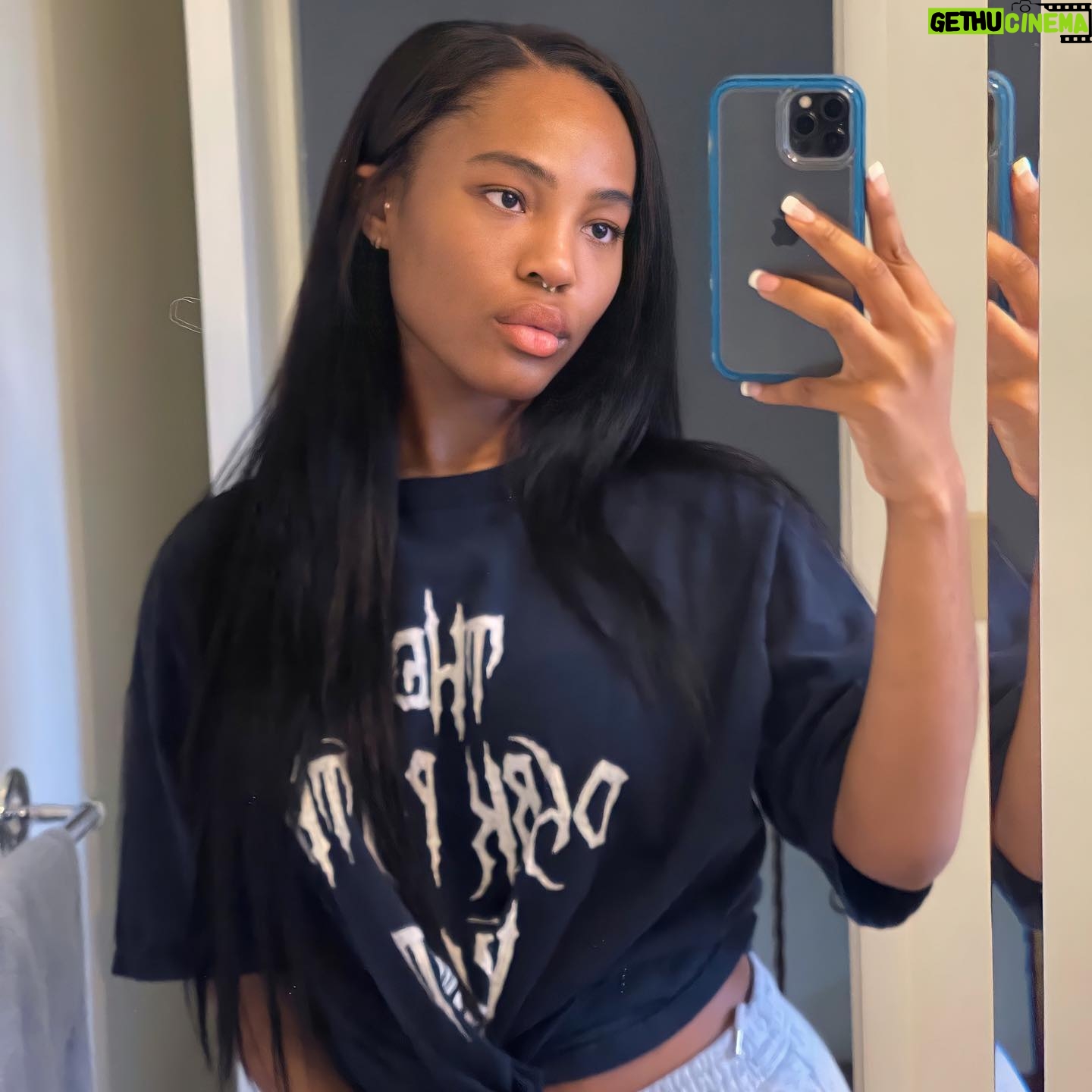 Quen Blackwell Instagram - A Natural Beauty😍