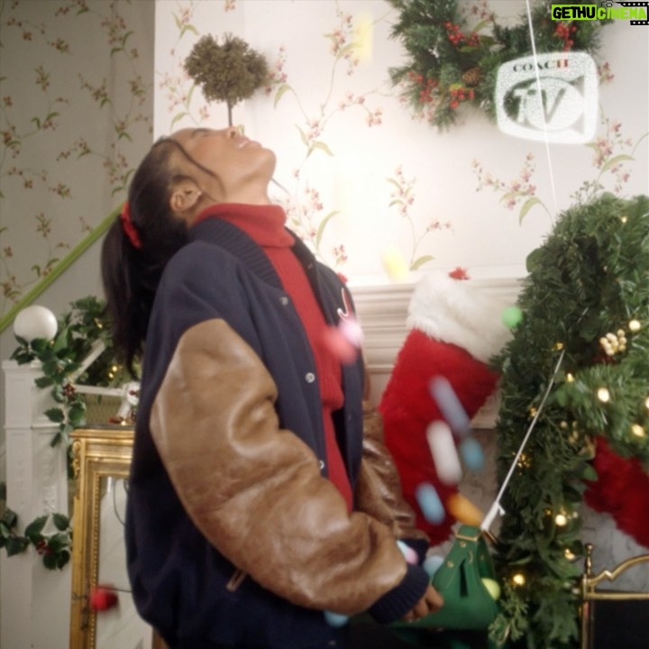 Quen Blackwell Instagram - Buzz 🤝 Quen. @coach Alone is streaming now on Coach TV, aka your sign to give a little love this season. #coachholiday #coachny